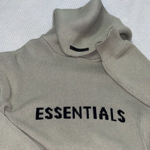 Fear of God Essentials Sweatshirt in Tan